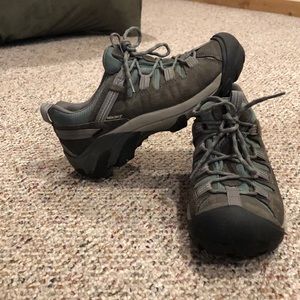 KEEN hiking boots